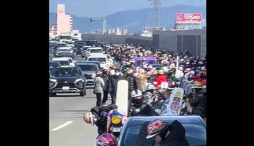 【話題】近畿道で車線を潰し暴走行為